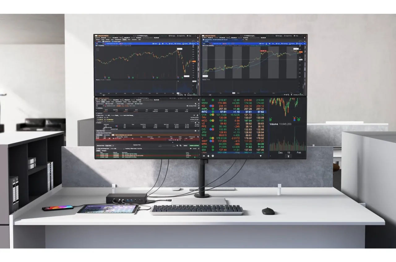 Best Kensington SD4880P EQ USB-C® 10Gbps Quad Video 17-in-1 Driverless Dock 100W PD - DP/HDMI® - Window