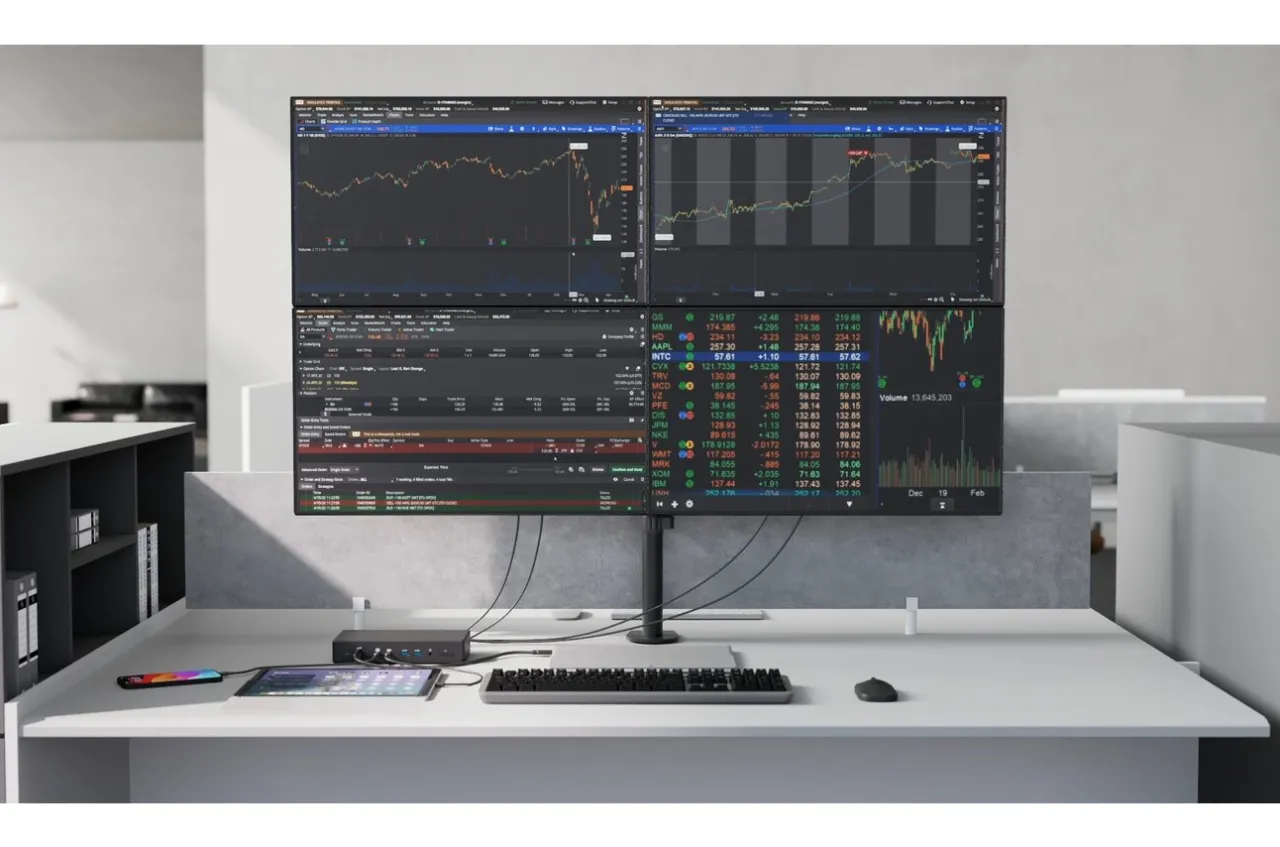 Best Kensington SD4880P EQ USB-C® 10Gbps Quad Video 17-in-1 Driverless Dock 100W PD - DP/HDMI® - Window
