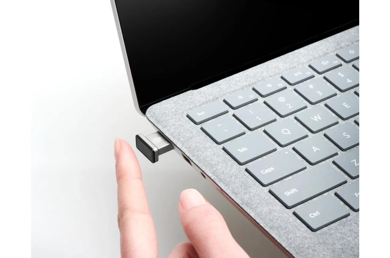 Clearance Kensington VeriMark™ IT Fingerprint Key - Windows Hello™ & Windows Hello for Business™
